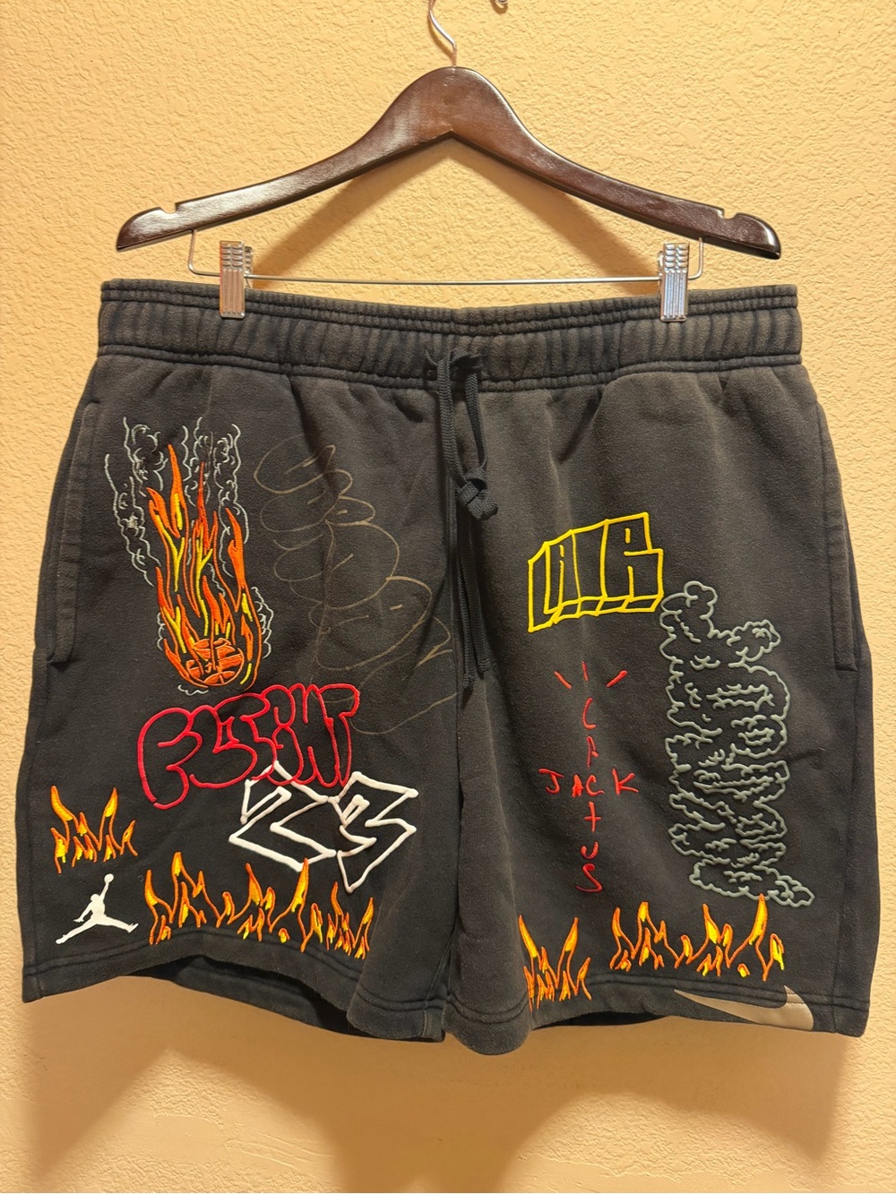 New Nike Travis Scott x Jordan Fleece Shorts Flames Size XL